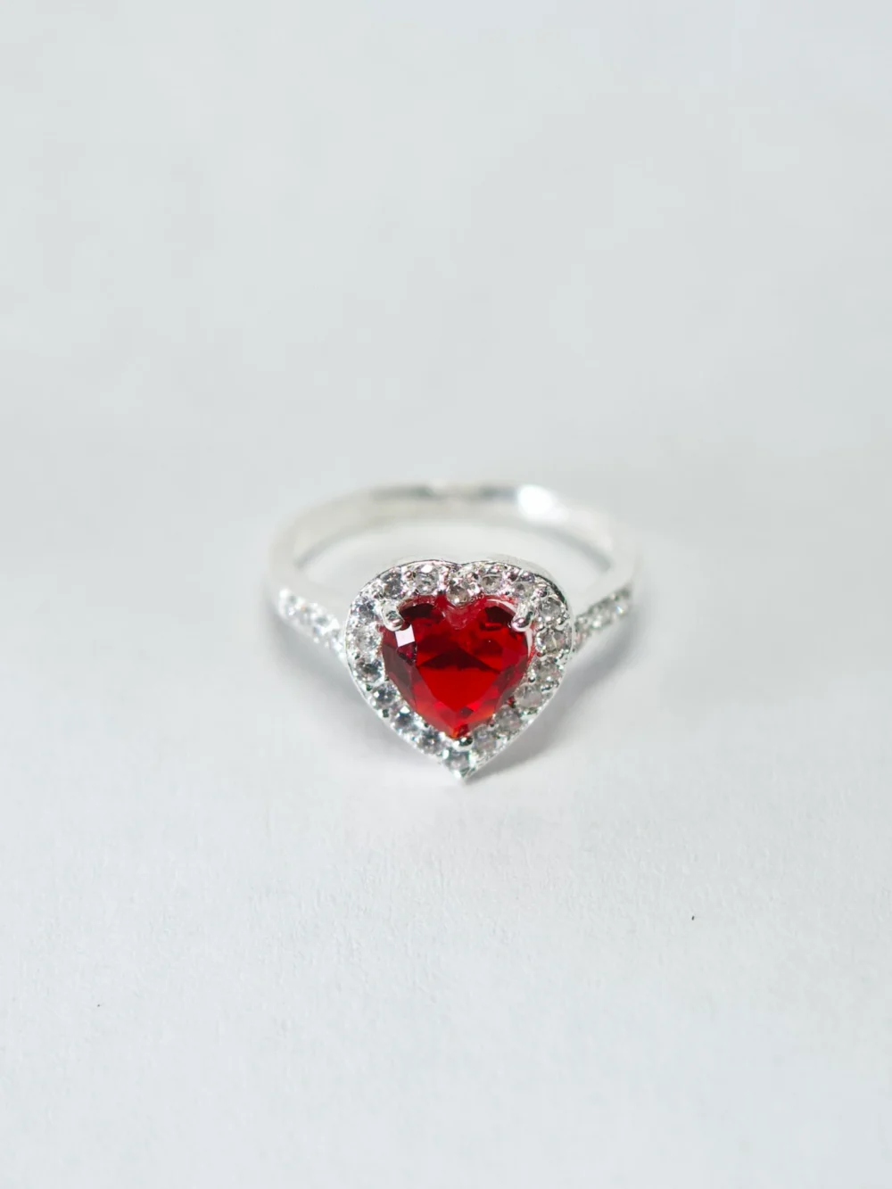 Anillo Corazón Piedra Roja
